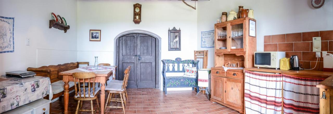Vila Máli Pince Aszofo Exteriér fotografie